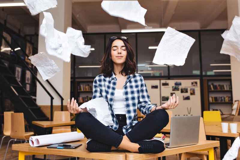 Meditatie tegen stress: hoe het werkt en tips voor fijne meditaties!